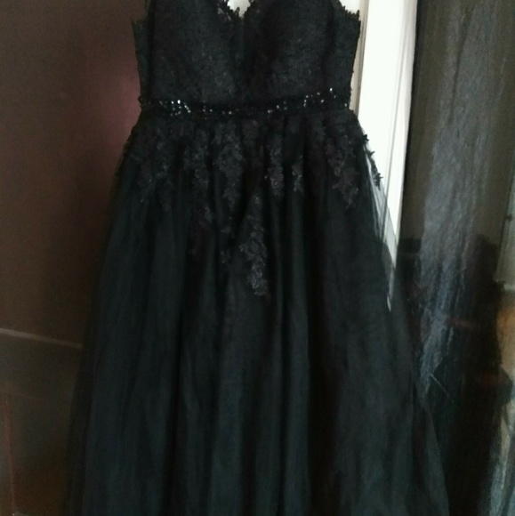 Black hand made wedding dress - Picture 6 of 7